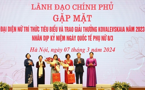 Phó thủ tướng Lê Minh Khái gặp mặt nữ trí thức tiêu biểu và trao Giải thưởng Kovalevskaia năm 2023